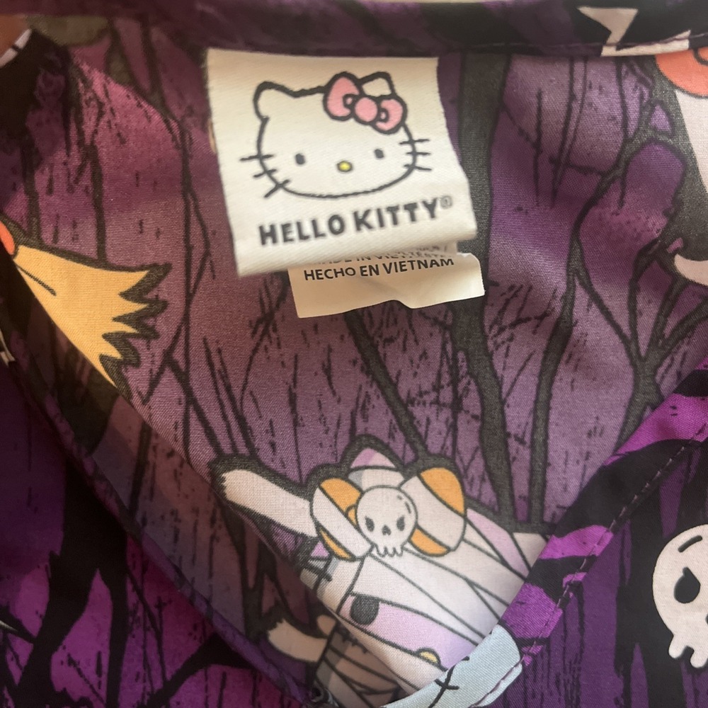Hello Kitty Halloween Ghost Zombie Witch Cat Skull V-Neck Scrub Top Size Medium - Picture 6 of 7